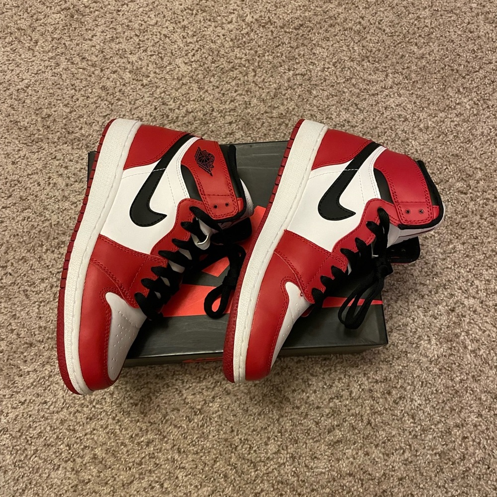 Jordan 1 Retro “Chicago” (2013) - Boys size 5 or Women’s size 6.5